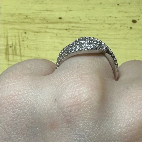 Ring - Picture 2 of 6